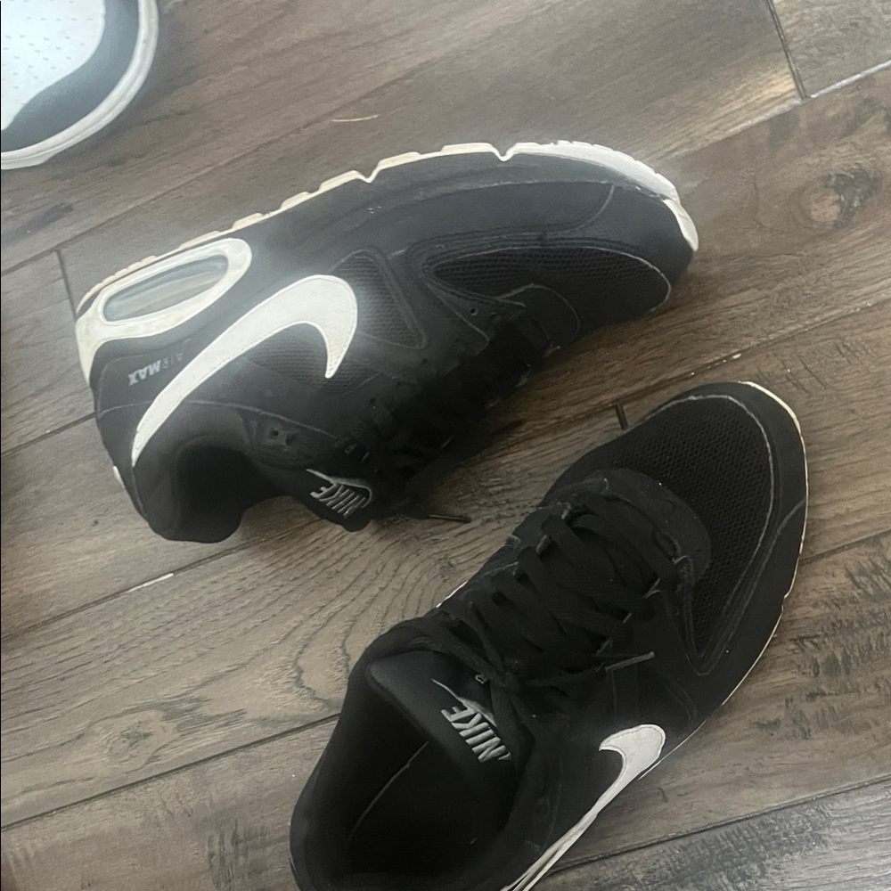 Nike Men Air Max Black and White Sneakers